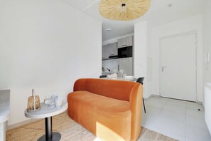 Smart TV, offices - Elegant Appt - 1BDR/2P - Near Paris & La Défense (Suresnes)