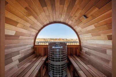 River View Apartment w/ Sauna & Downtown Access