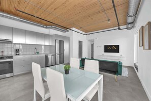 Interior - Stylish River View Suite, Sauna, Stampede Walk (Calgary)