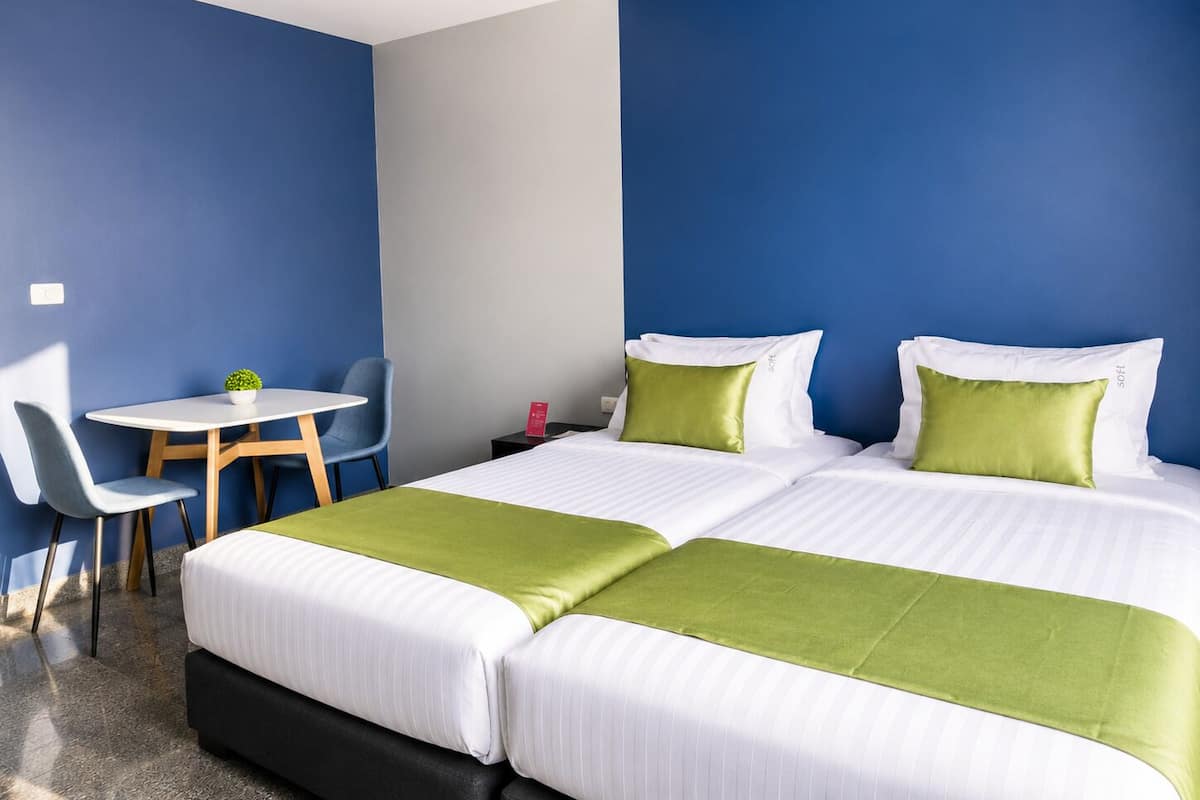 Deluxe Twin Room | Desk, WiFi (free), bed sheets