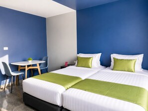 Deluxe Twin Room | Desk, WiFi (free), bed sheets - iCheck inn Phuket Town (Phuket)