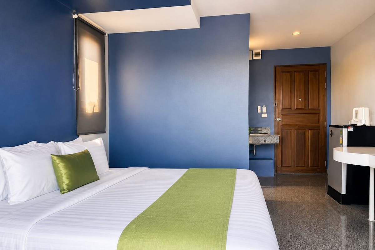 Superior Double Room | Desk, WiFi (free), bed sheets