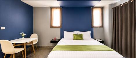 Habitación doble Deluxe | Escritorio, wifi gratis y ropa de cama