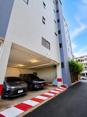 Parking - iCheck inn Phuket Town (Phuket)