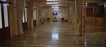 下坡口帕的餐厅和旅馆