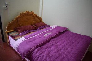 Studio phong cách cổ điển, ban công, quang cảnh thành phố