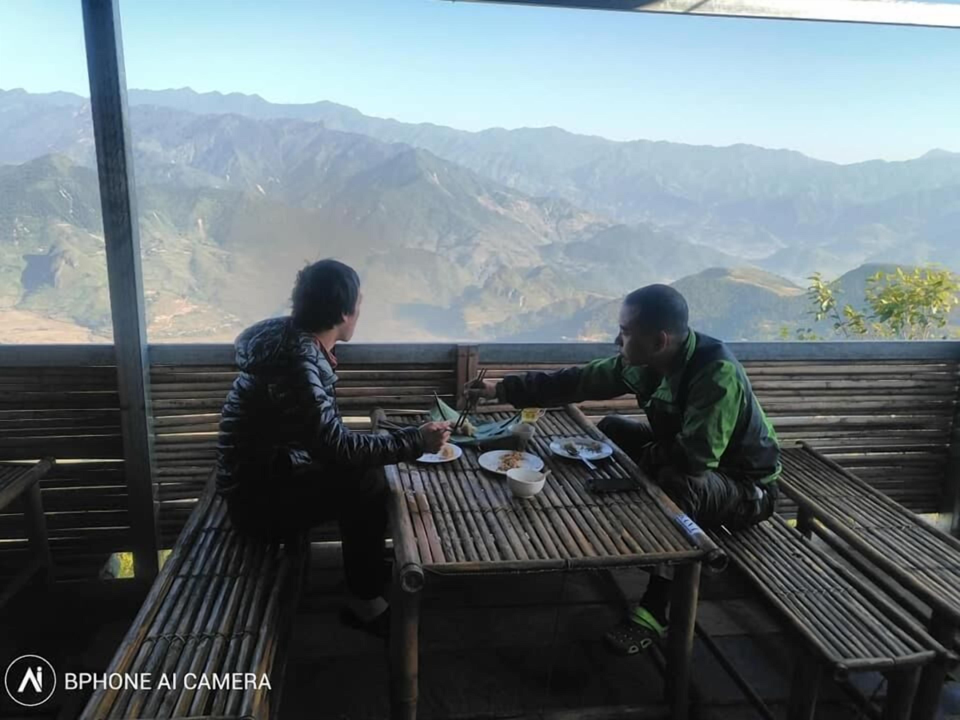 Classic-studio, parveke, kaupunkinäköala | Ulkoruokailutilat