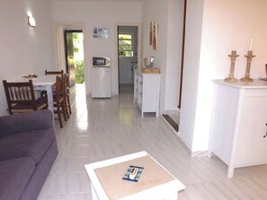 Living area - Bungalow Playa dór 2, in front of the beach, wifi, A/C and communal pool (cala d'Or)