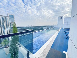 Outdoor pool, a heated pool - Top Floor 1 Bed apartment with Heated Pool, Gym and Nairobi GTC Skyline view (nairobi)