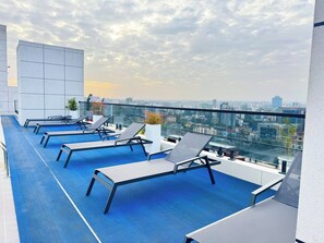 Terrace/patio - Top Floor 1 Bed apartment with Heated Pool, Gym and Nairobi GTC Skyline view (nairobi)