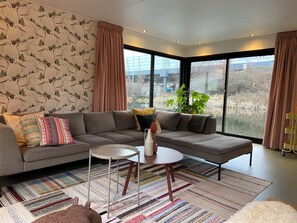 リビング エリア