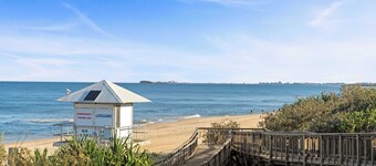 Coolum Coastal Abode - Pet-Friendly, Walk to Beach