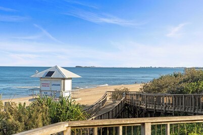 Coolum Coastal Abode - Pet-Friendly, Walk to Beach