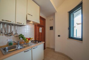Fridge, stovetop, coffee/tea maker, cookware/dishes/utensils - Blumare Apartment 3 Pool & Sea (Otranto)