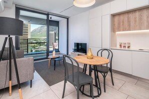 Dining - City Glimpse, Mountain Whisper (Cape Town)