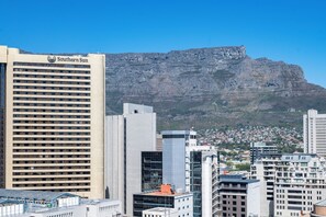 Exterior - City Glimpse, Mountain Whisper (Cape Town)