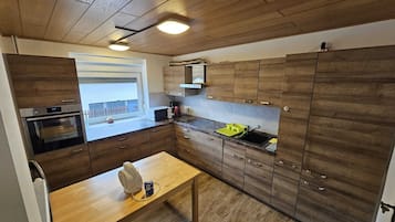 Micro-ondes, four, plaque de cuisson, lave-vaisselle