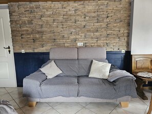 TV - Entire house just for you. Modern house, box-spring beds, beautiful location, 8 pers. (Weilerswist)
