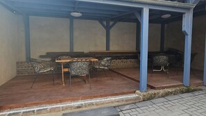 屋外ダイニングエリア