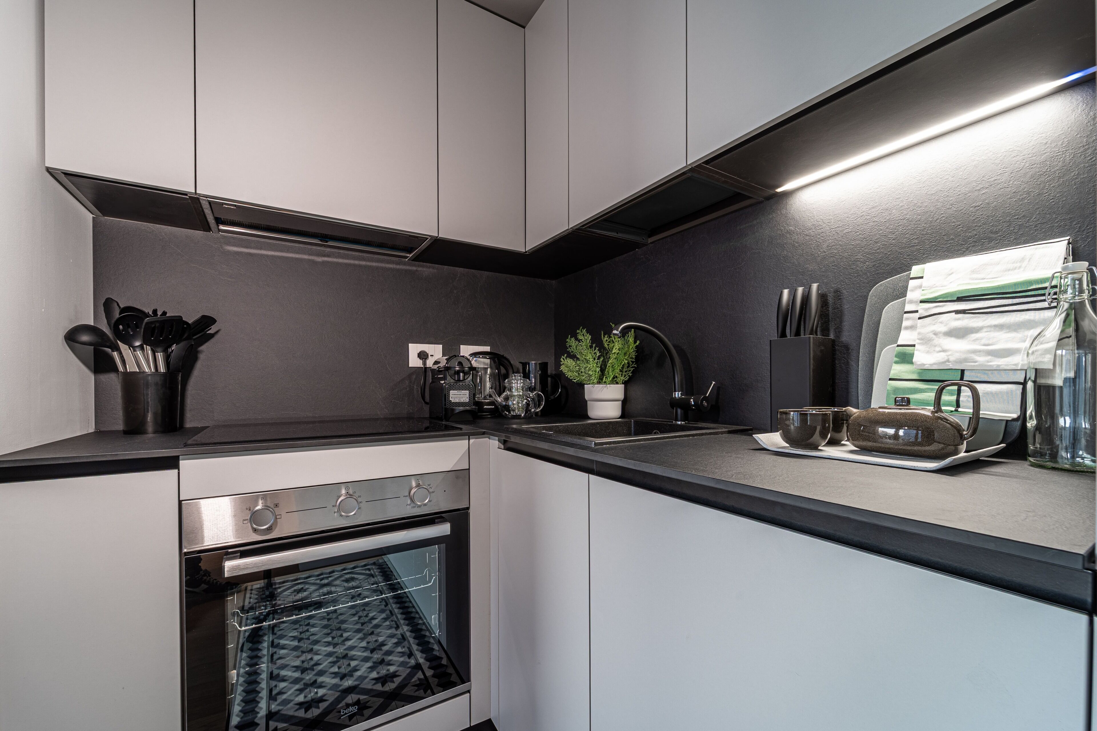 Estudio, terraza | Cocina privada | Máquina de café espresso, hervidor eléctrico y mesa de comedor