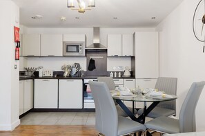 Fridge, microwave, oven, stovetop - Beautifully Presented 2BDR Flat in Canada Water (Greater London)