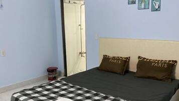 Studio phong cách cổ điển, ban công, quang cảnh thành phố