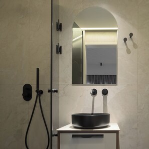 Shower, free toiletries, hair dryer, bathrobes - Allegro Suites (Rethymno)