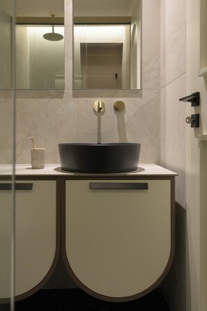 Studio, osittainen merinäköala | Kylpyhuone