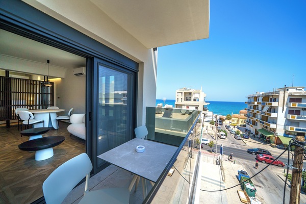 Suite Studio Junior, vue partielle sur la mer | Vue de la chambre