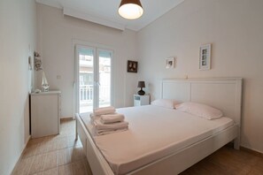 2 bedrooms, WiFi, bed sheets - Erato Apartment 3 by RentalsPro - Nea Plagia (Nea Moudania)