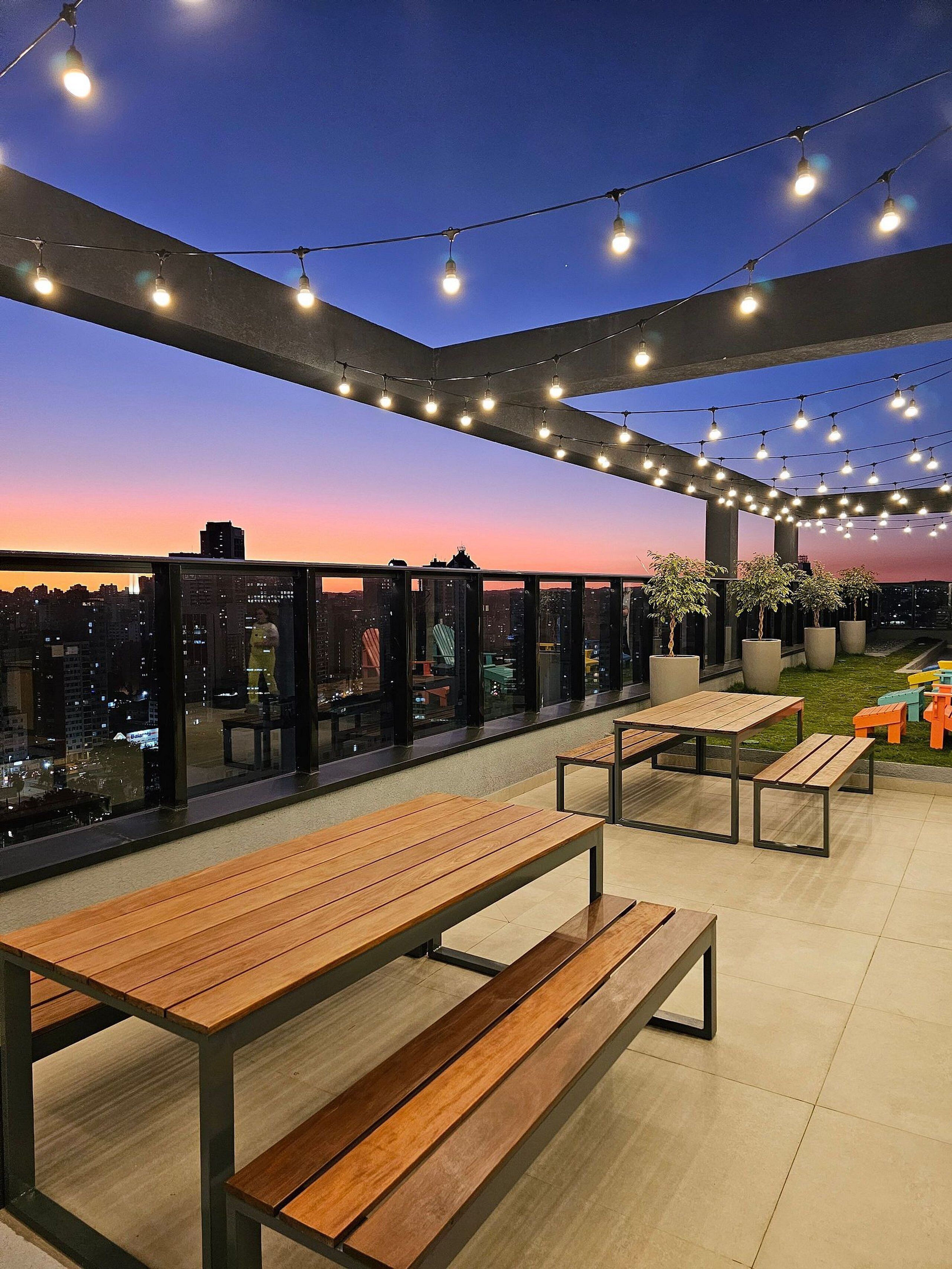 Apartamento luxo | Opções para refeição ao ar livre