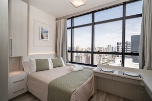 Apartamento executivo | Cortinas blackout, ferros/tábuas de passar roupa, Wi-Fi de cortesia