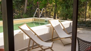 A pool area with two lounge chairs and a wooden deck. - Casa Mocha by RentalsPro - Vourvourou Halkidiki (Vourvourou)