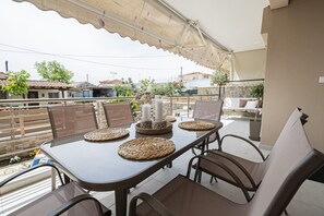 Outdoor dining - Irena House by RentalsPro (Halkidiki)