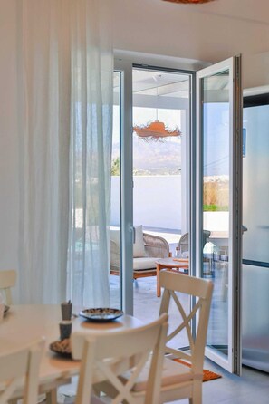 Interior - Villa Joumy, Stylish Villa with Private Pool near Agia Anna Beach (Naxos)