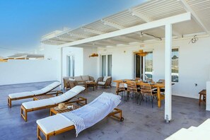 Outdoor dining - Villa Joumy, Stylish Villa with Private Pool near Agia Anna Beach (Naxos)
