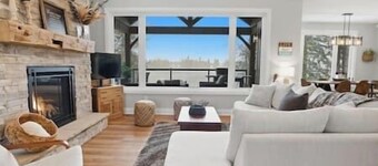 Stonehedge Lakehouse - Hot Tub - Pool Table