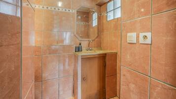Shower, towels