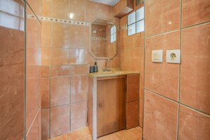 Shower, towels