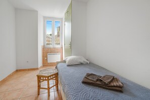 2 bedrooms, WiFi, bed sheets