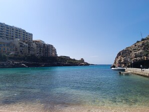 Beach - Boscolo Homes Xlendi - Stylish Apartment near the crystalline Mediterranean Sea (Il-Munxar)