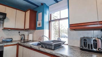 Cookware/dishes/utensils