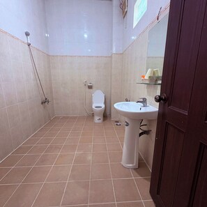 Basic-Doppelzimmer | Badezimmer