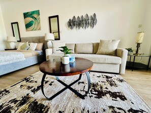 Living area - Cozy Studio With Marina & Burj Views In Palm Jumeirah (Dubai)