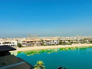 Pool - Cozy Studio With Marina & Burj Views In Palm Jumeirah (Dubai)