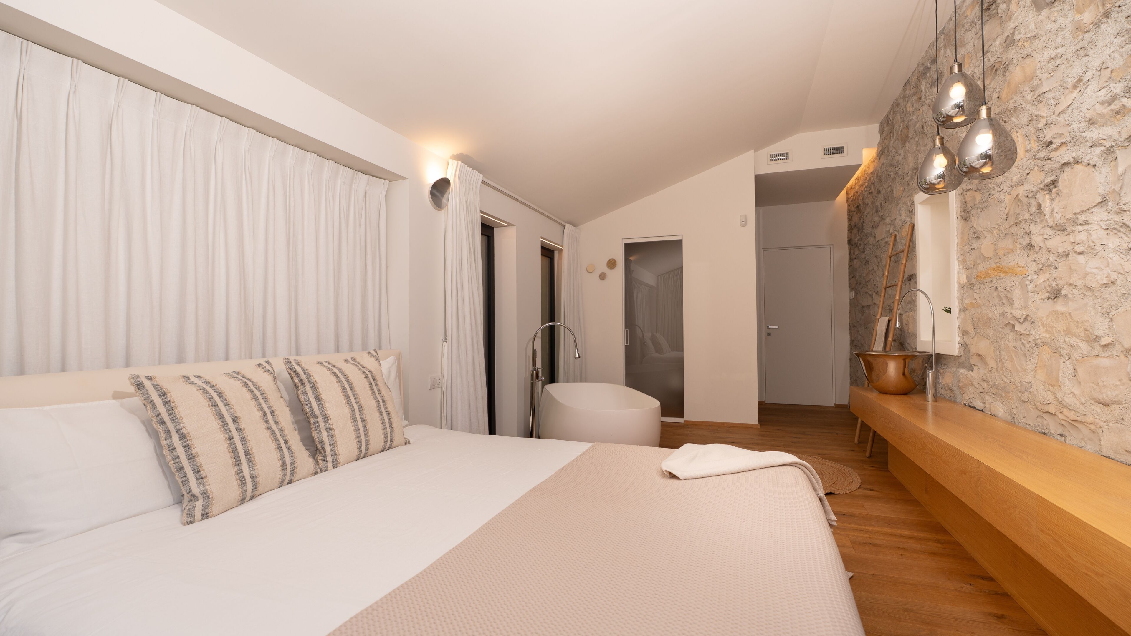 Villa (4 Bedrooms) | 4 bedrooms, iron/ironing board, bed sheets