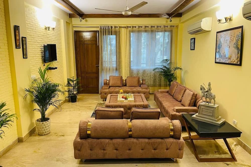 Fortune Home Service Apartment 4Bhk D-36