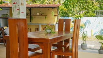 Khu ẩm thực ngoài trời