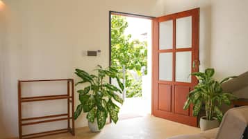 Deluxe Double Room, 1 King Bed, Air conditioning, Garden View | Interior