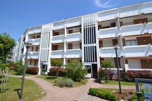 Exterior - Comfy flat with shared swimming pool (Bibione Pineda)